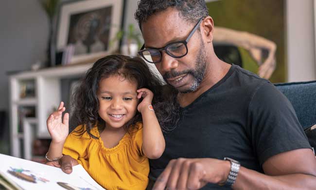 father with dauaghter reading book