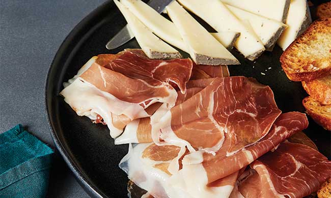 Easy Charcuterie Board Ideas: Elegant Wine Pairings for Effortless Holiday Hosting